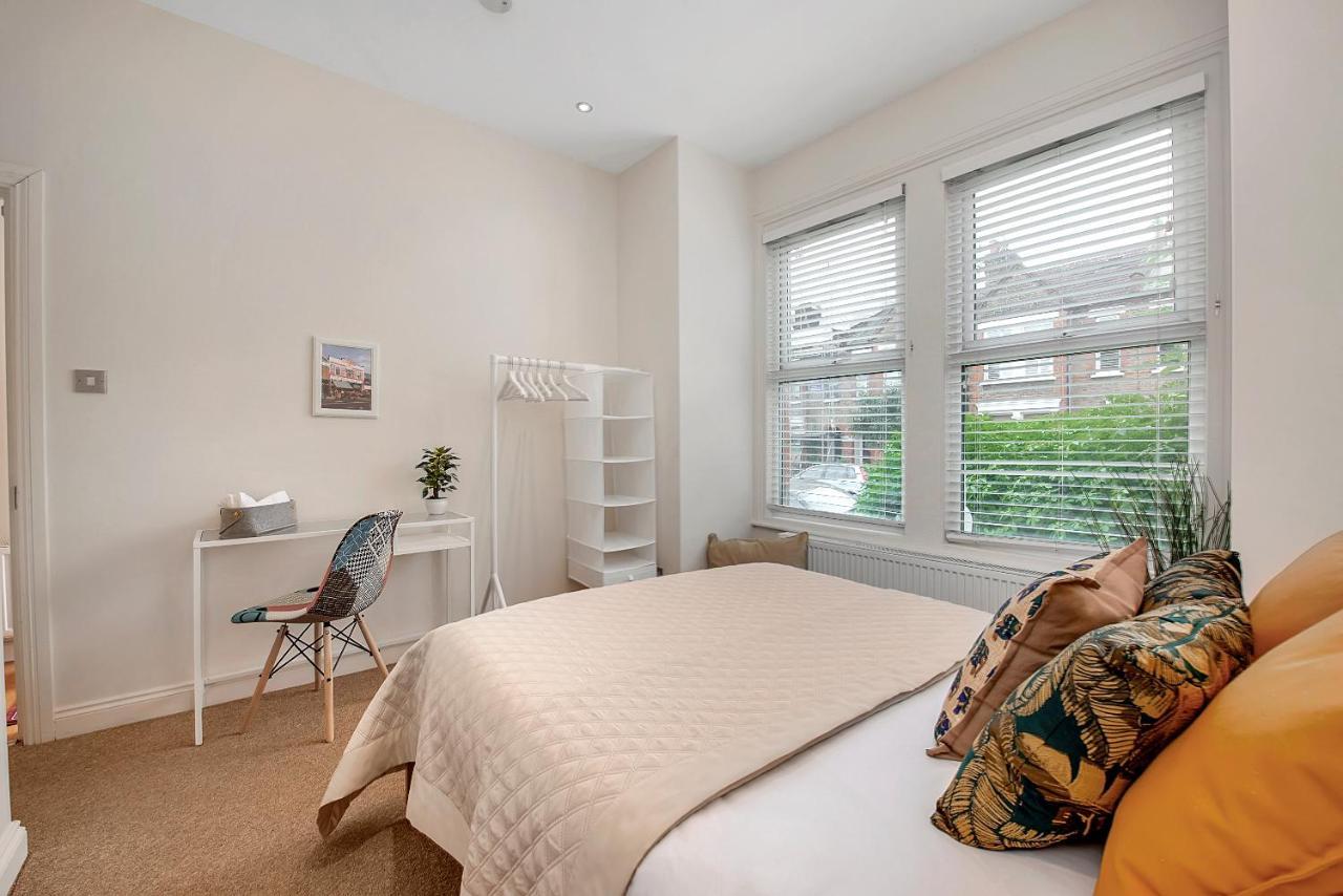 Finding My Palace Guest House In Tooting ميتشام المظهر الخارجي الصورة